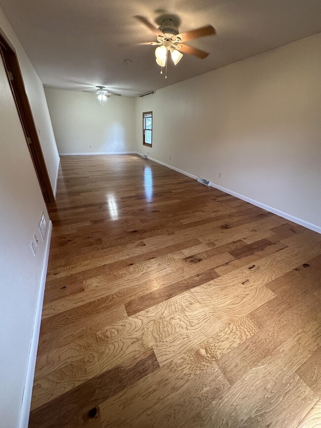 Building Photo - 1710 Scenic View Dr
