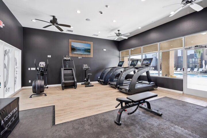 Building Photo - 2555 N Rancho Dr