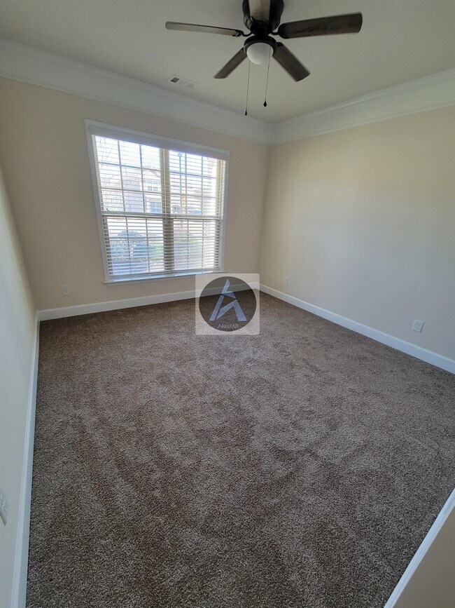 Building Photo - 1008 Applegate Dr