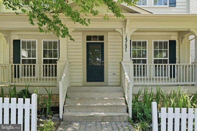 Building Photo - 13131 Clarksburg Square Rd