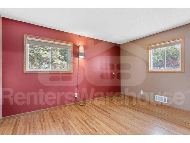 Building Photo - Available 11/1 - very well maintained 4 be...