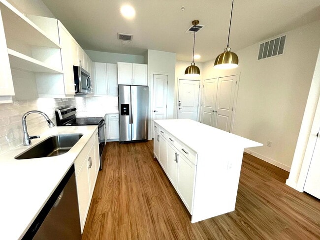 Building Photo - 1201 Wolf Cyn Rd