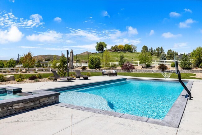Building Photo - Exquisite Luxury Retreat on 1 Acre – 5BR/4...