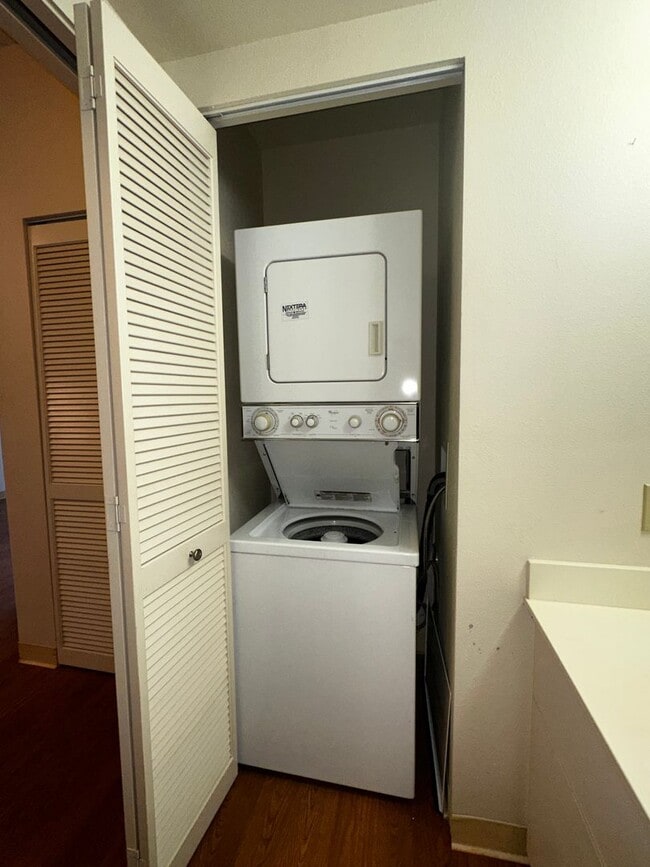 Building Photo - Plantation Town Apartments - Paiwa Tower 1...