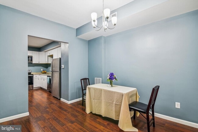 Dining area- new paint new light fixture - 1648 Normal Ave