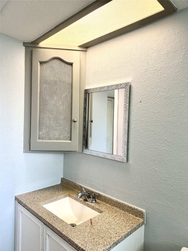Building Photo - 954 Crestbrook Dr
