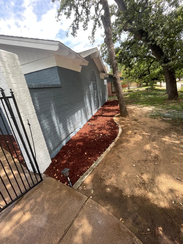 Building Photo - 704 W Pleasantview Dr