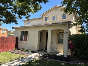 Building Photo - 2799 Crested St