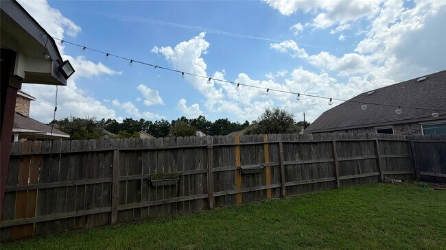 Building Photo - 25112 Slow Pnes Dr