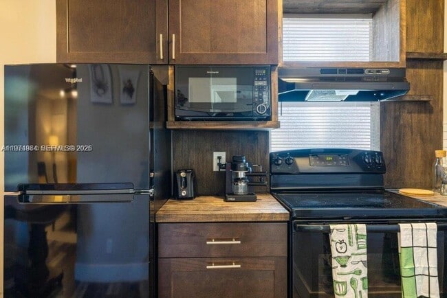 Building Photo - 505 SE 20th St