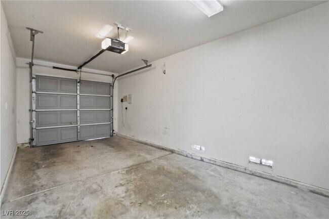Building Photo - 8473 Birthstone Ave