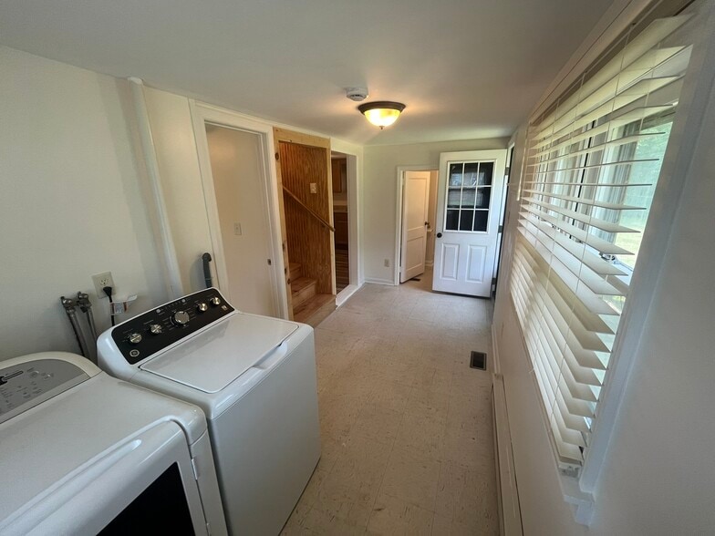 Laundry - 328 Tyrone St