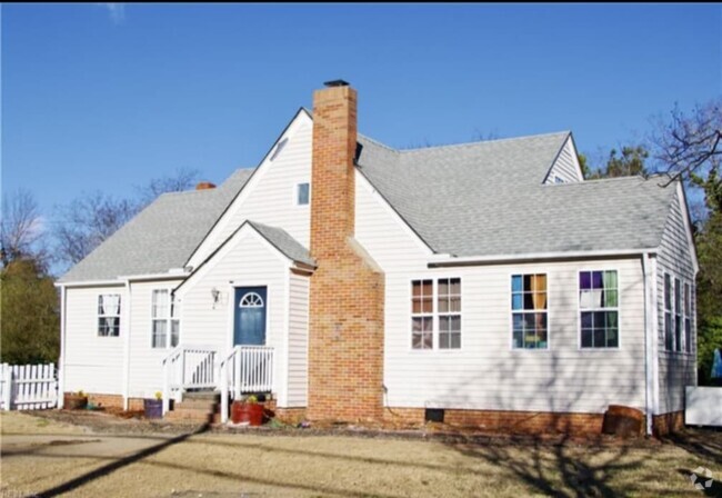 Building Photo - 819 S Church St