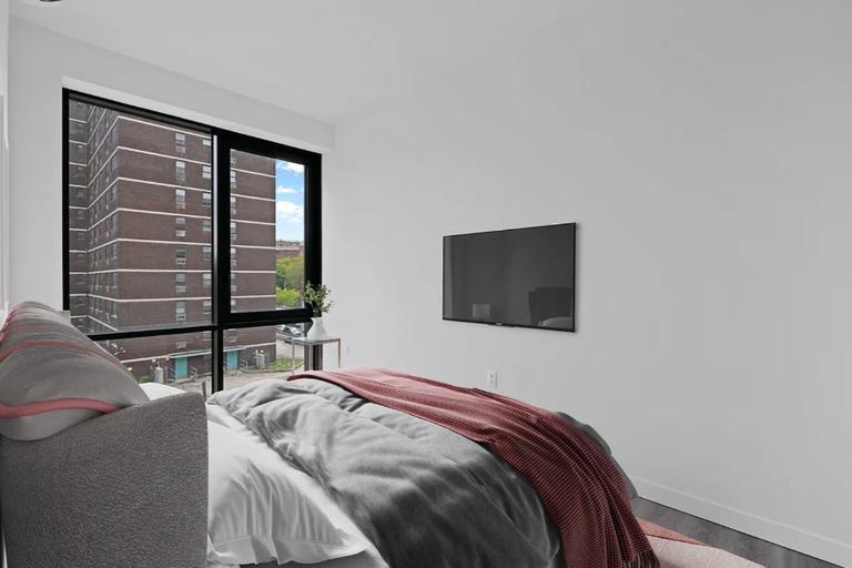 Building Photo - 33-52-52 Crescent St