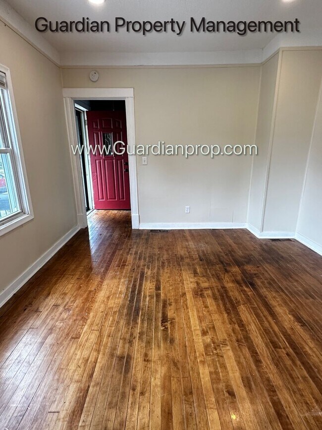 Building Photo - Northeast Minneapolis Single Family Home, Dishwasher, Hardwood Floors, W/D in Unit