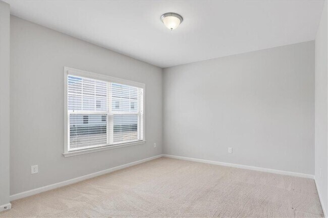 Building Photo - 204 Cardinal ln