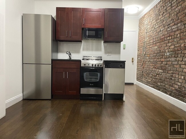 Building Photo - 307 Mott St