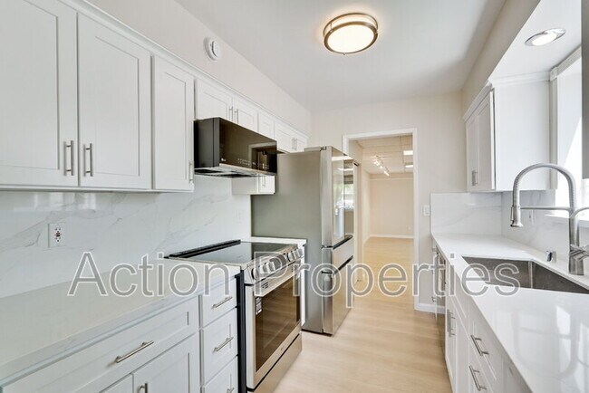 Building Photo - 3806 Century Dr