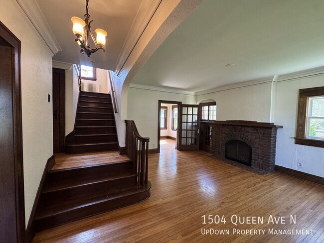 Building Photo - 1504 Queen Ave N