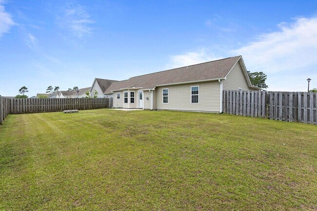 Building Photo - House with Fenced Back Yard Available!