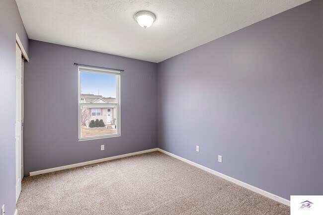 Building Photo - AVAILABLE NOW!