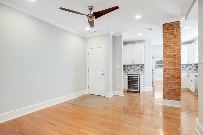 Building Photo - Amazing Anacostia 3 Bedroom with Parking I...