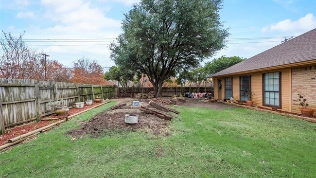 Building Photo - 7825 Silveridge Dr