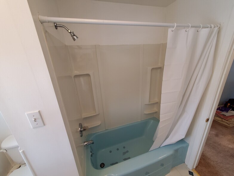 Building Photo - 396 W Clements Bridge Rd