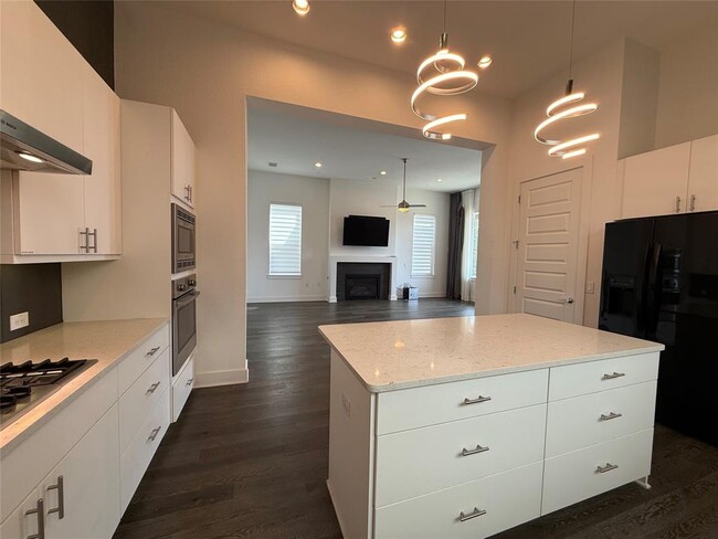 Building Photo - 6117 Seville Dr