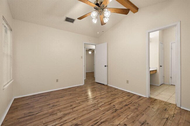 Building Photo - 1604 Texas Oak Way