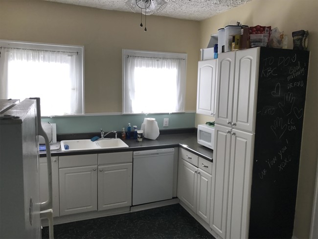 Building Photo - 1615 Kenilworth Ave