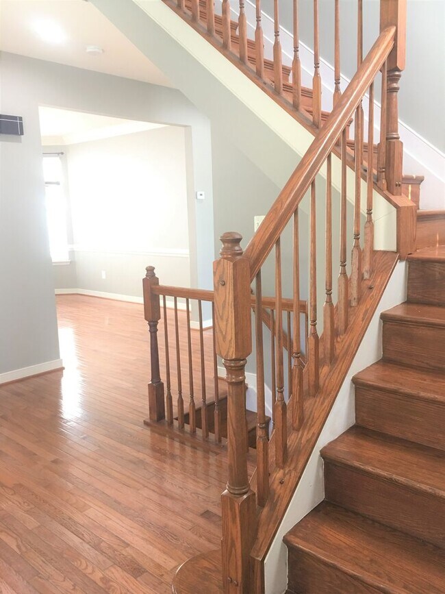 Building Photo - Single Family Home in Established Urbana H...
