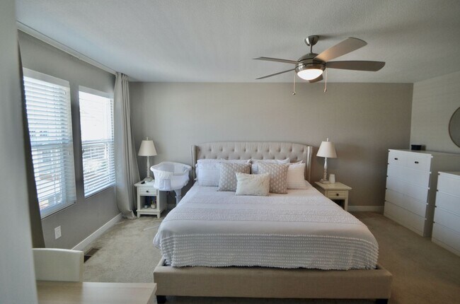 Building Photo - 3 bd/2.5 ba Townhome!