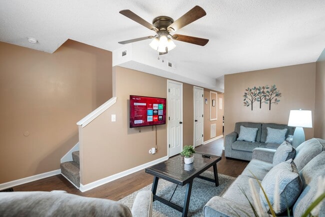 Building Photo - Hope’s Place | Cozy 2BR Condo Near Fort Campbell