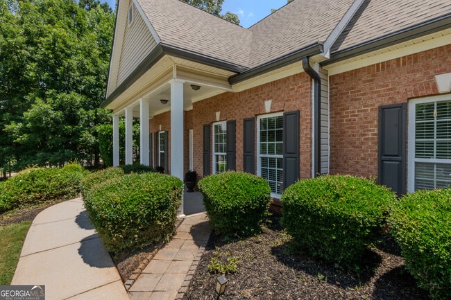 Building Photo - 120 Rosebay Ln