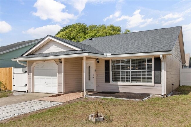 Building Photo - 1208 Roma Ct