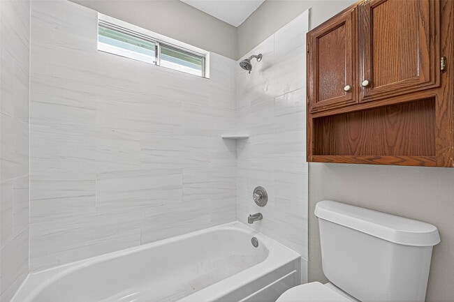 Building Photo - Double Lake Drive, Missouri City, TX 77459 - 4 BR 2.5 BA single-family home