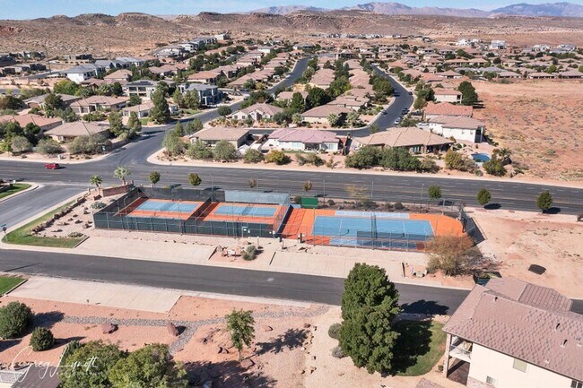 Building Photo - 3 Bedroom Home In Southgate!