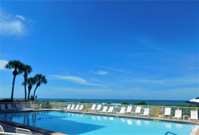 Building Photo - 627 Alhambra Rd