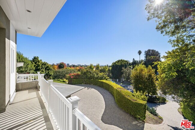 Building Photo - 11215 Sunset Blvd