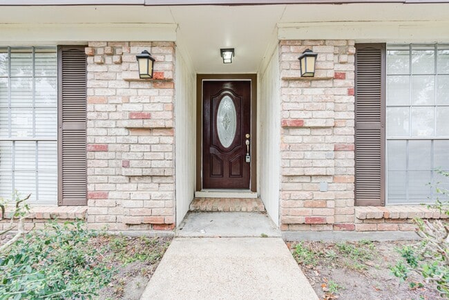 Building Photo - 15118 Chaseridge Dr