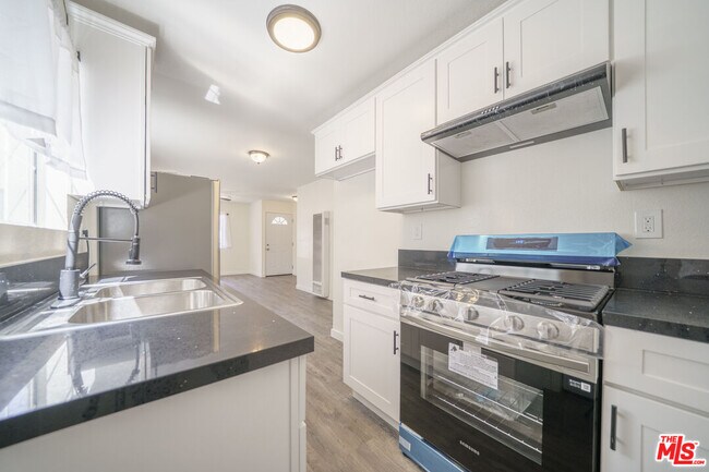 Building Photo - 7510 Avalon Blvd