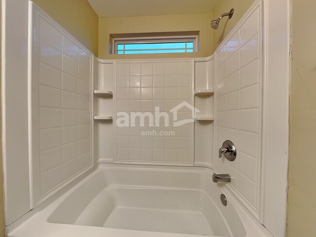 Building Photo - 90 Summer Hill Way