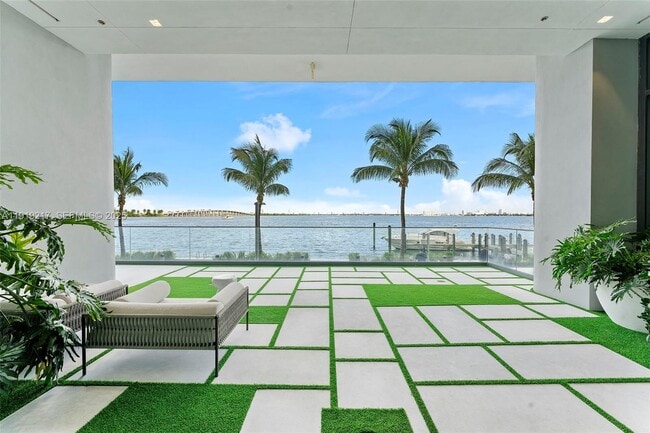 Building Photo - 3131 NE 7th Ave