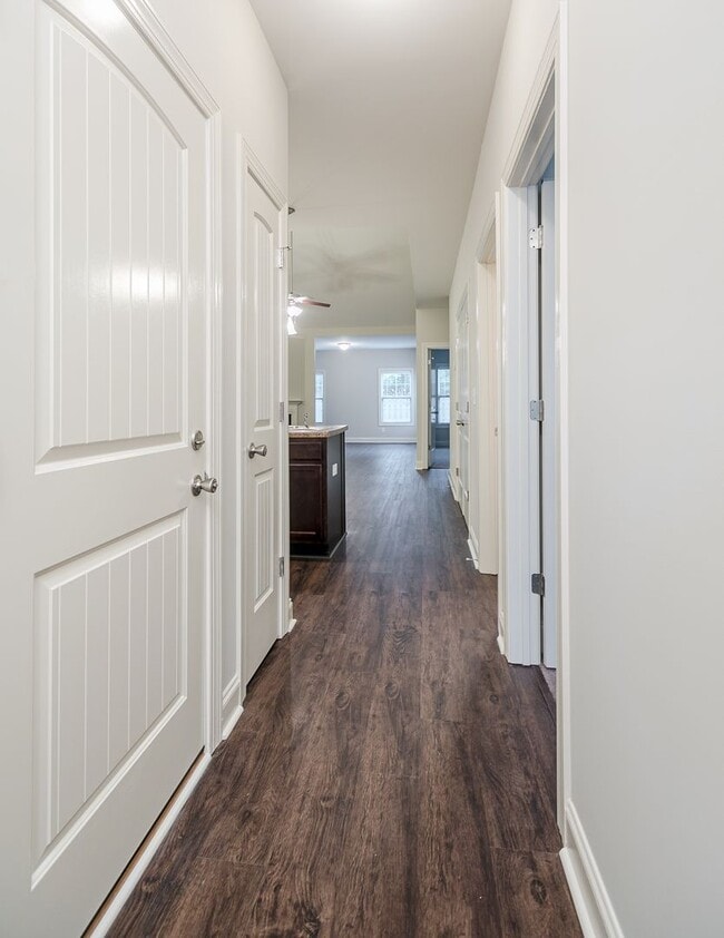 Building Photo - 950 Erika Ln