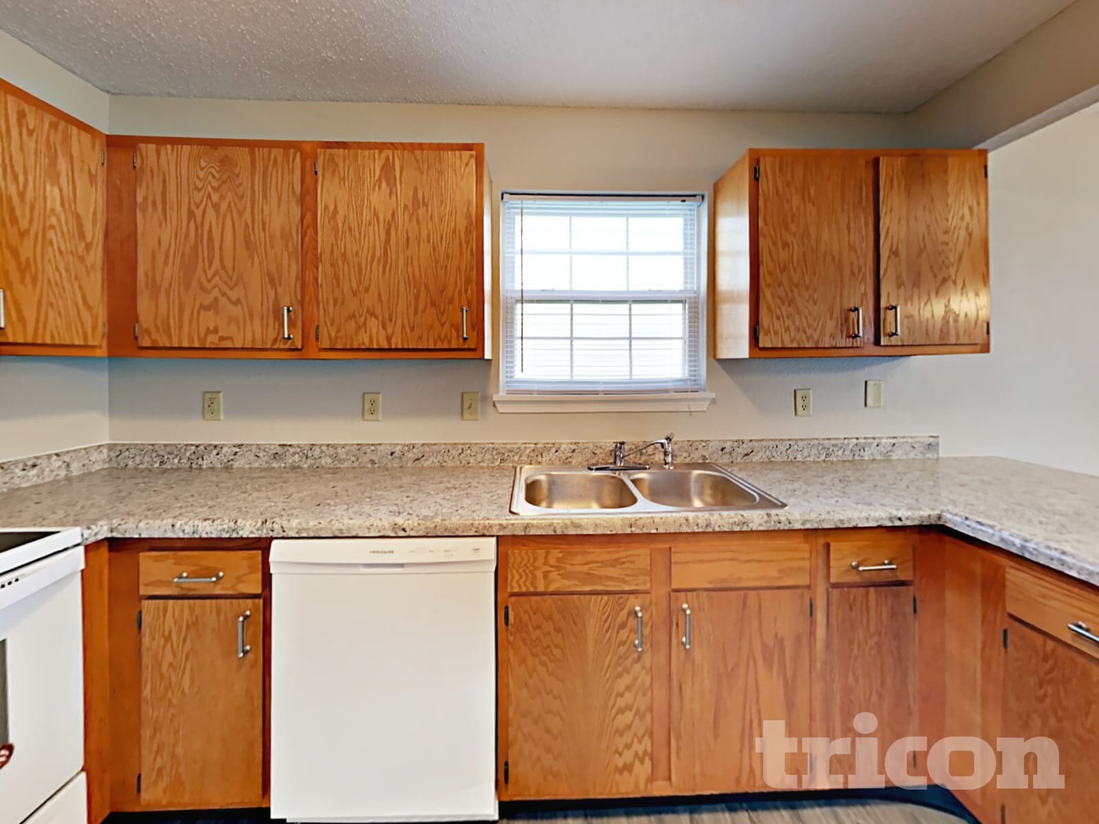Building Photo - 10245 Cadogan Dr