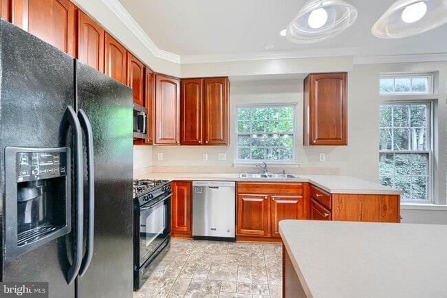 Building Photo - 7211 Lyndsey Way