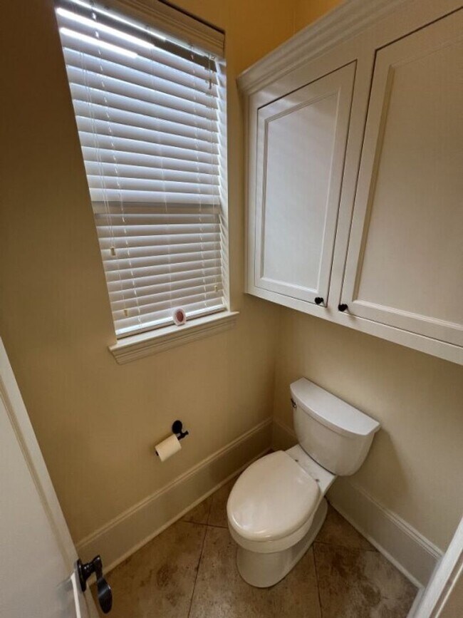 Building Photo - Elegant Two-Story Home with Outdoor Kitchen in Desirable Shadows Lake