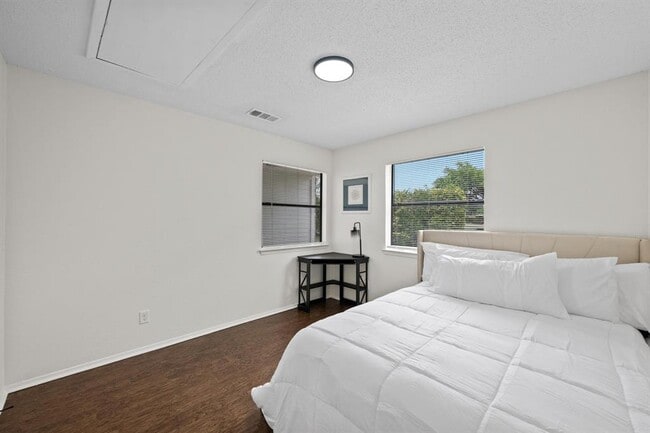Building Photo - 2907 W Slaughter Ln