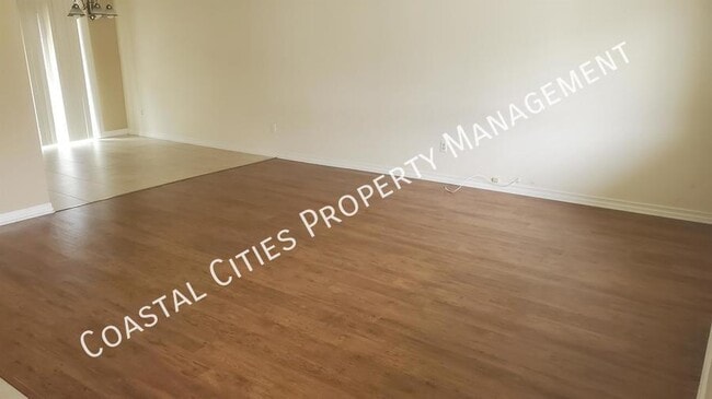 Building Photo - 1696 Carmel Cir E